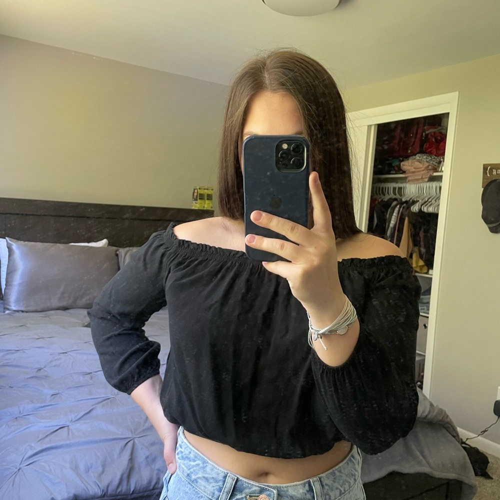 Women’s Cropped Black Top